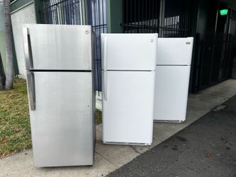 APARTMENT SIZE TOP FREEZER REFRIGERATOR