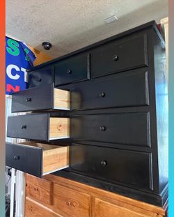 Dresser/ Nine drawers dresser