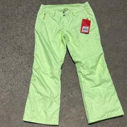 NWT Women’s  L NF Snow pants