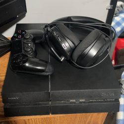 PS4 Console W/Controller And Turtle Beach Headphones 
