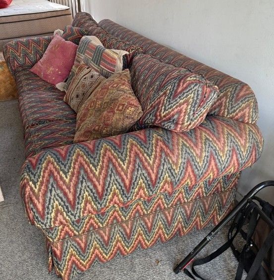 Retro Vintage sofa couch Zigzag pattern Large plush with pillows
