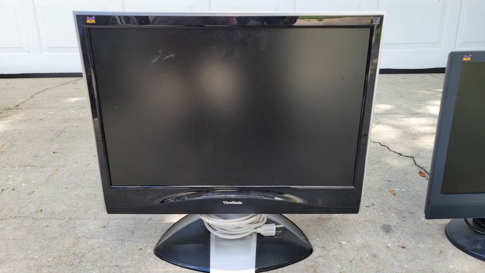 3 Flat Panel COMPUTER MONITORS