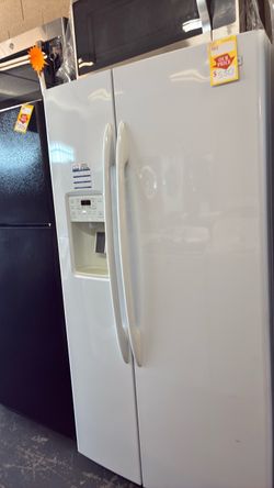 Like new GE side by side refrigerator