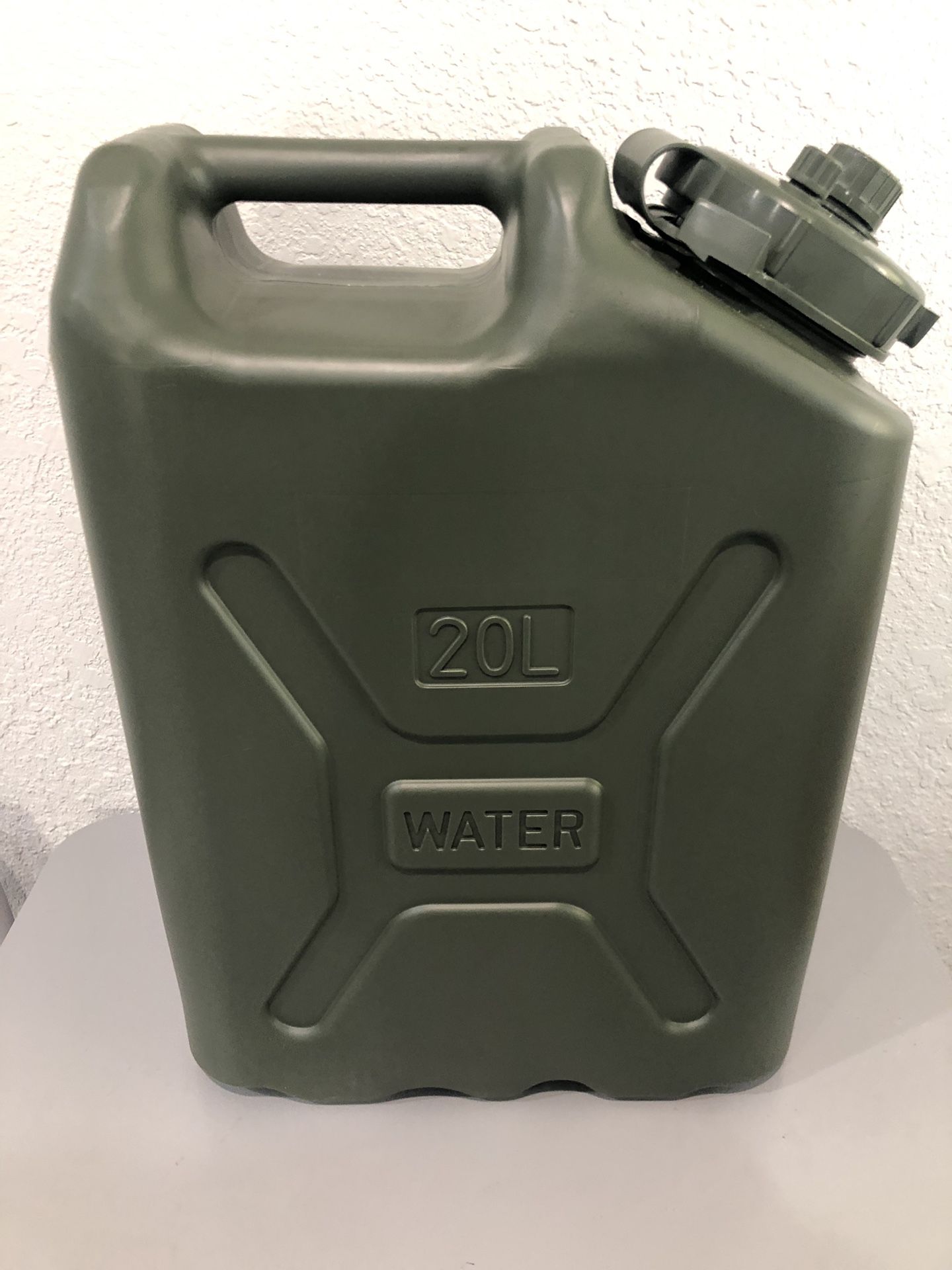 Military grade 5 gallon water jug