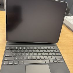 iPad Pro 256 GB with Magic Keyboard 
