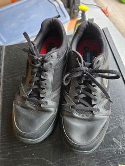 Skechers non slip work shoes. Barely worn and good shape size 10.5