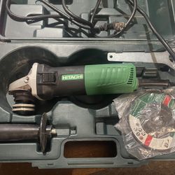 Hitachi G12SR4 Angle Grinder Used Once Includes Attachments/case