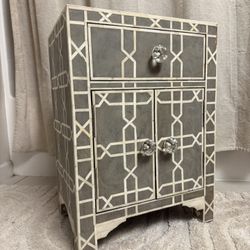 HD Buttercup Inlay Chest Geo In Grey And White Bone Inlay