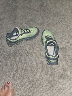Size 8 Green and Black Air Max