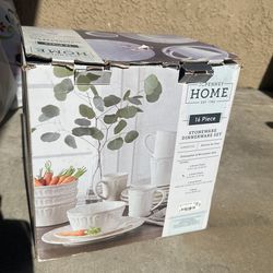 Dinnerware Set