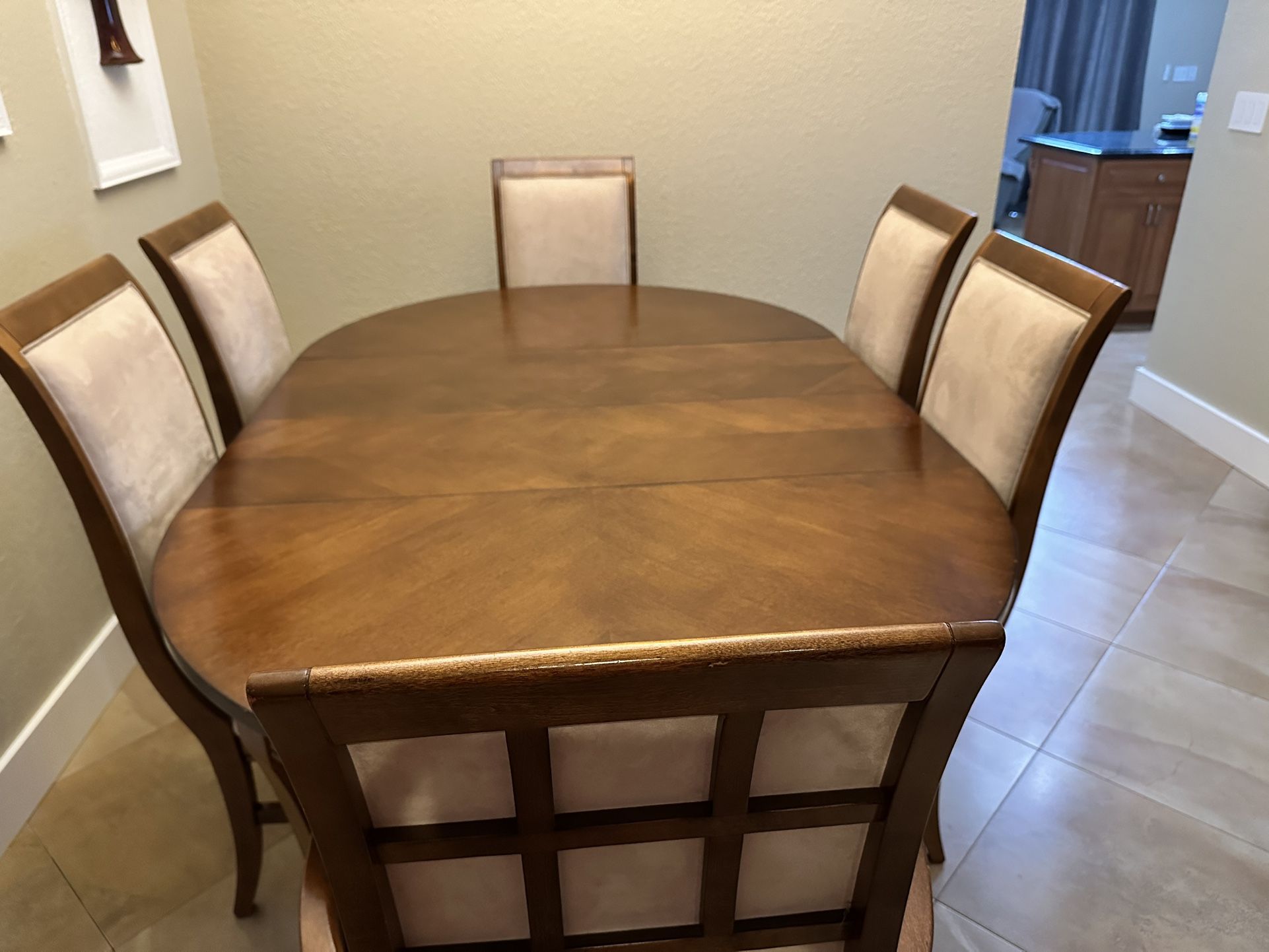 Complete Dining Room Set – Table, 6 Chairs + Hutch – Great Condition