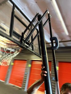 Basketball hoop