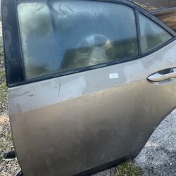 Toyota Corola 2018 Puertas Cada Una.  250