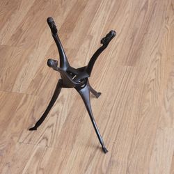 Vintage African hand-carved wooden unity sculpture three interlocking 
figural legs. Pre-owned, very good shape. Dispay item. Weight 1.5b 
please ship