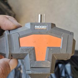 RIDGID 3-Outlet Power Hub Adapter