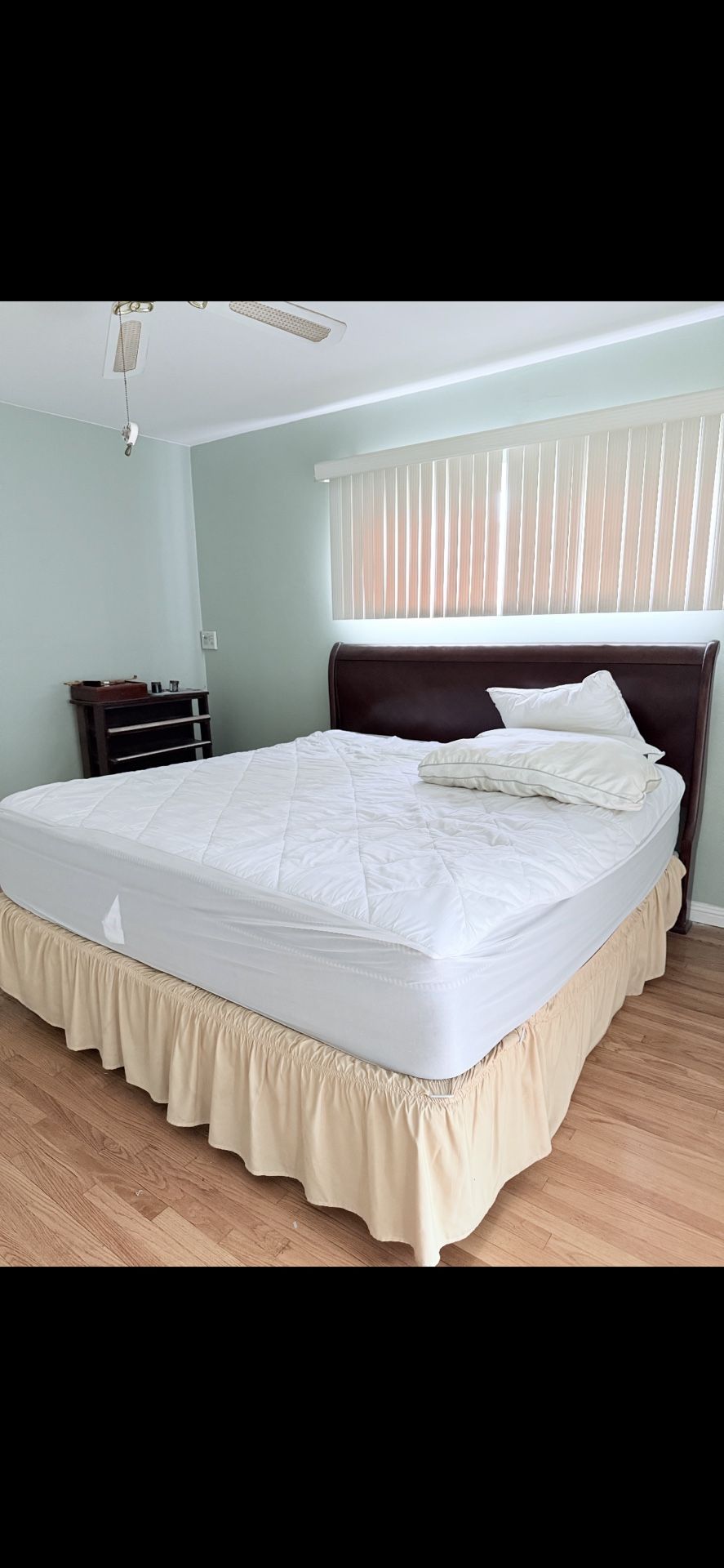 Kal Keen Bed Alessandro Alessandro, Alexandra I Think It Was From A King From Back In The Days Alexandra Alexandra, Alejandro, Sister, Frr, From Where