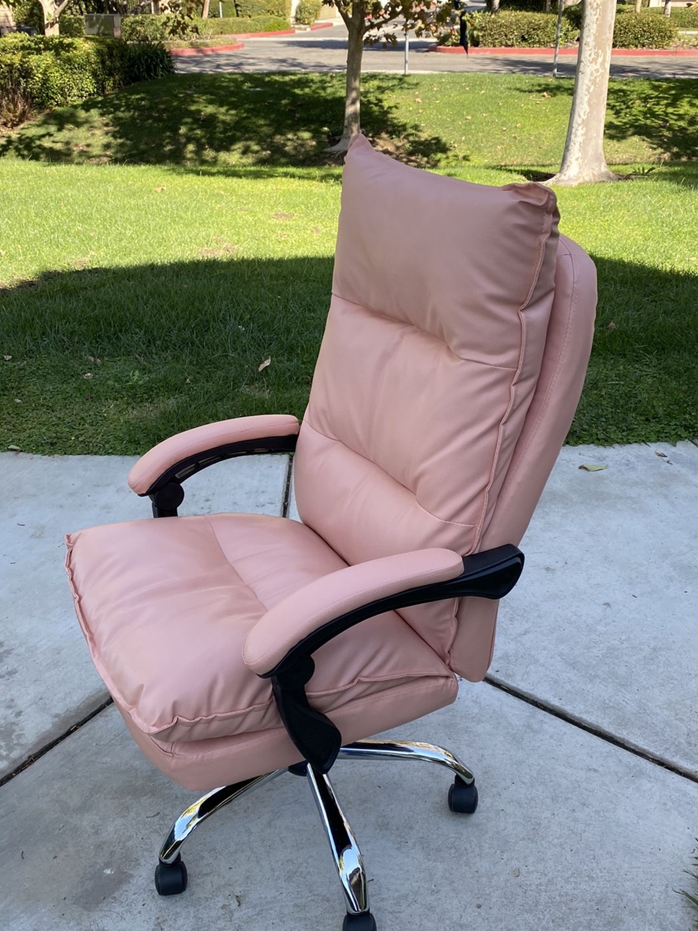 Pink Adjustable/reclinable Office Chair