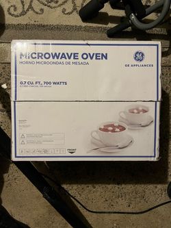 Brand new GE microwave 700 watt