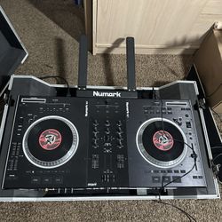 Dj numark ns7 controller like new with case price firm 