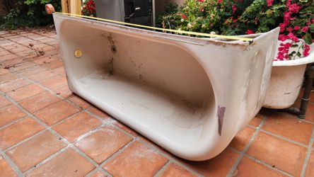 🛁 Antique Cast Iron Alcove Bathtub – 1920s Original