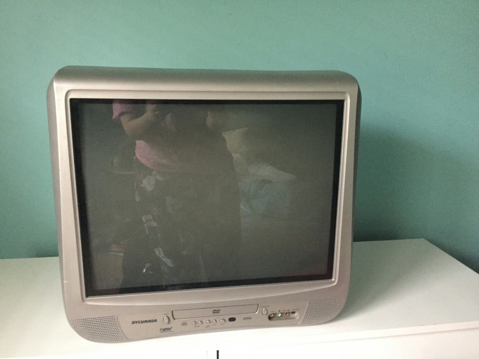 Inch Sylvania Tv With Built In Dvd Player For Sale In Spartanburg Sc Offerup Inch Sylvania Tv With Built In Dvd Player For Sale In Spartanburg Sc Offerup