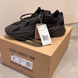 YEEZY BOOST 700 V2