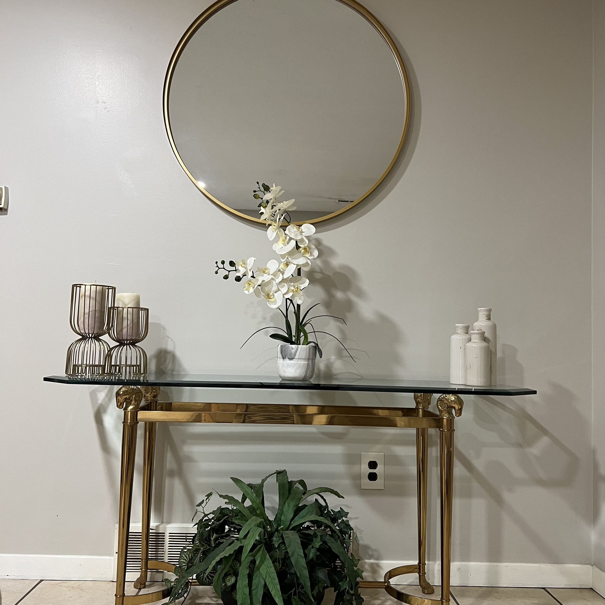 Gold Round Mirror Matching With Console Table