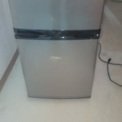 Minni Top Mount Refrigerator 