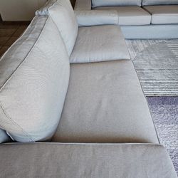 LIGHT GREY SECTIONAL LIVING ROOM SET.....$ 500