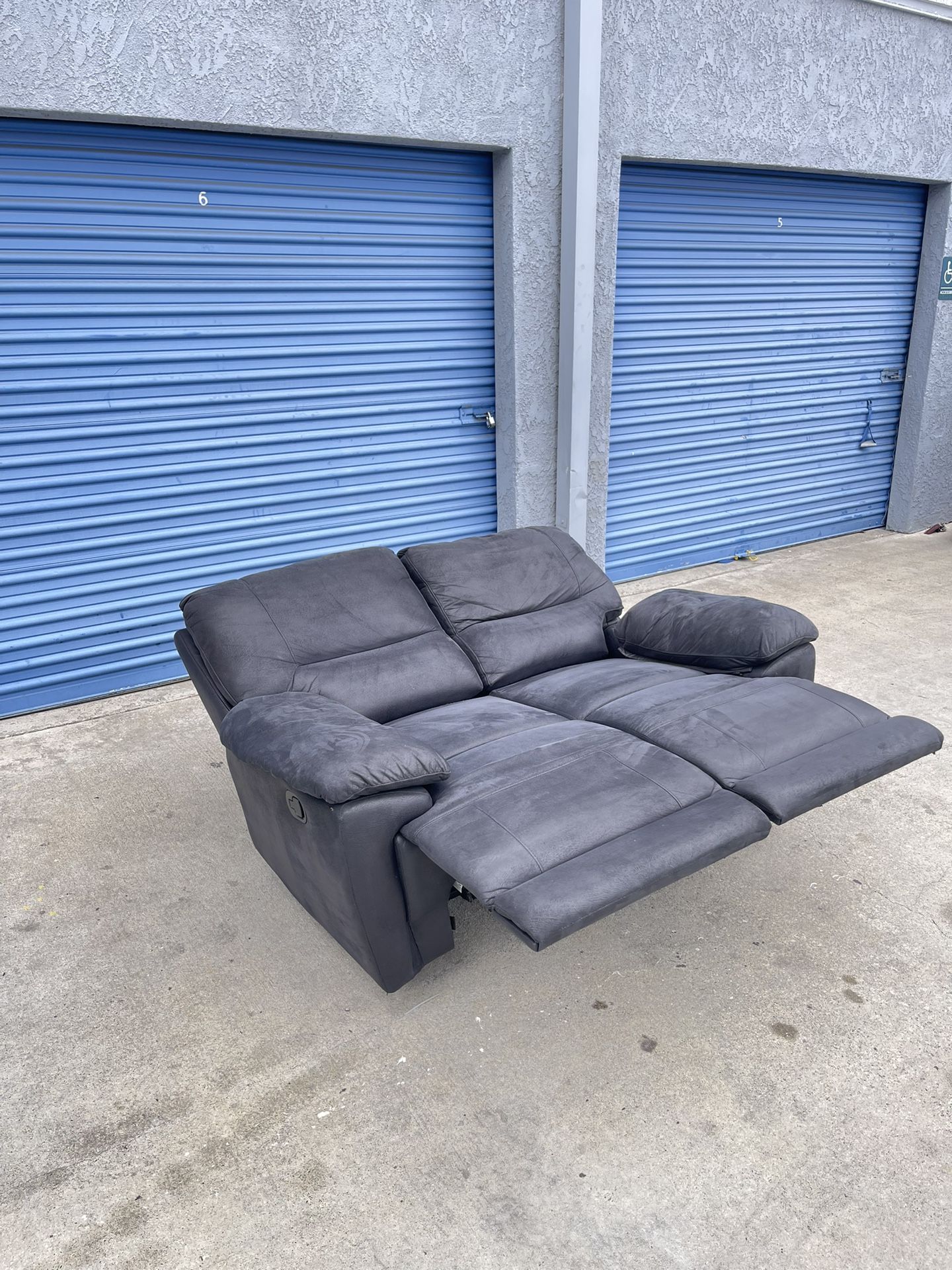 Recliner Couch | Free Delivery 🚚
