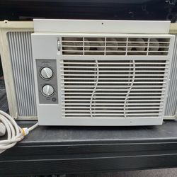 GE 5,000 BTU air conditioner 