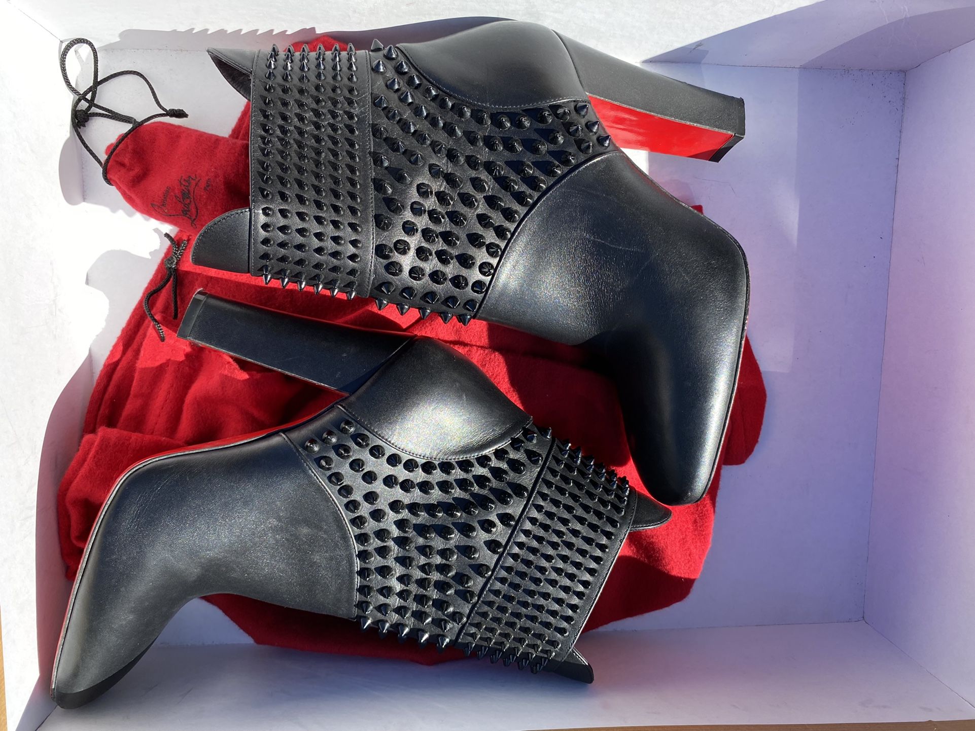 Authentic Christian Louboutin Praguoise Pumps