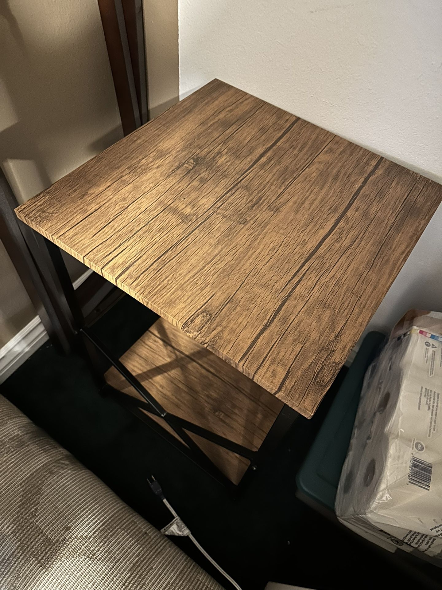 Table (wooden Modern Enable) 