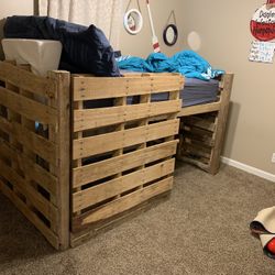 Custom Handmade Pallet Furniture