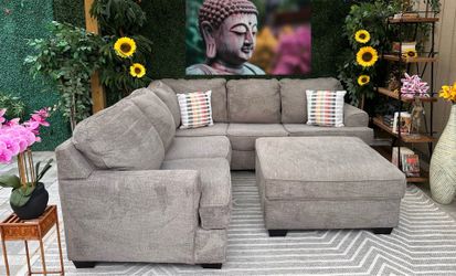 Free Delivery 🚚 Gray Sectional w/ Storage Ottoman