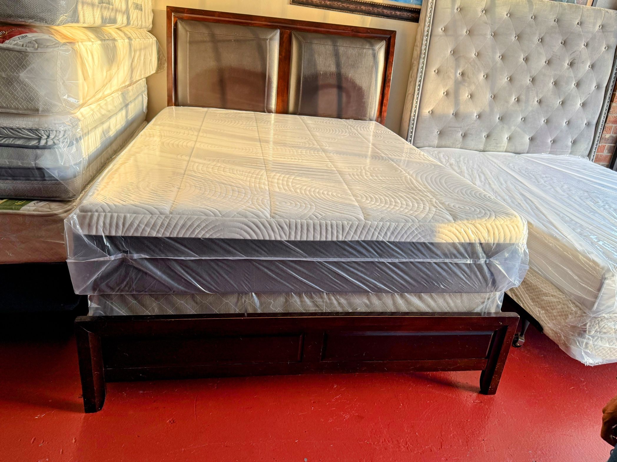 ¡OFERTA ÚNICA! *CAMA QUEEN CON RESPALDO DE CUERO* *COLCHÓN DE GEL MEMORY FOAM 14 PULGADAS* *¡NO BUSQUE MÁS!* *TENEMOS TODAS LAS MEDIDAS* *PRECIOS SÚP