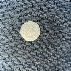 1982 Pence Coin Elizabeth II 