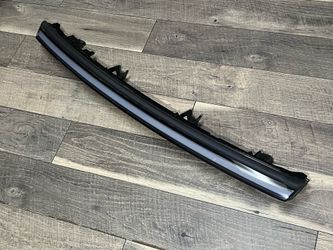 2025-2026 TESLA MODEL   Y   JUNIPER  CENTER HEADLIGHT LED BAR GENUINE OEM GREAT CONDITION