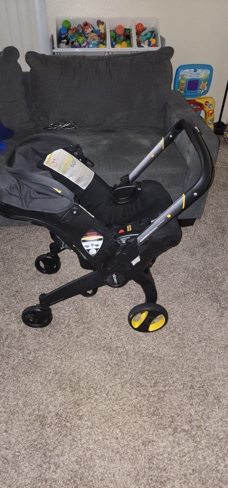 Doona Carseat/ Stroller