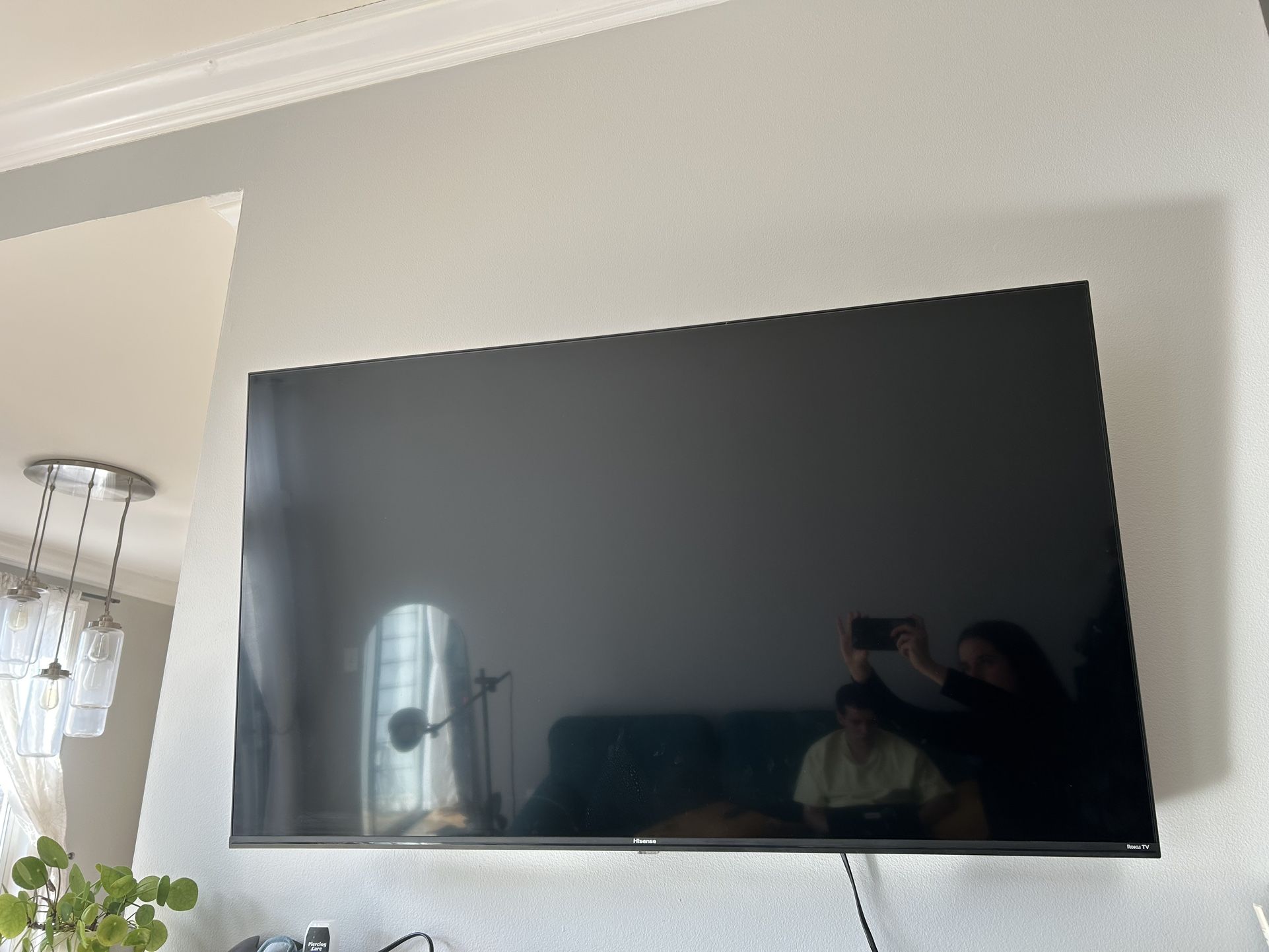 Smart Roku TV Hisense 43”