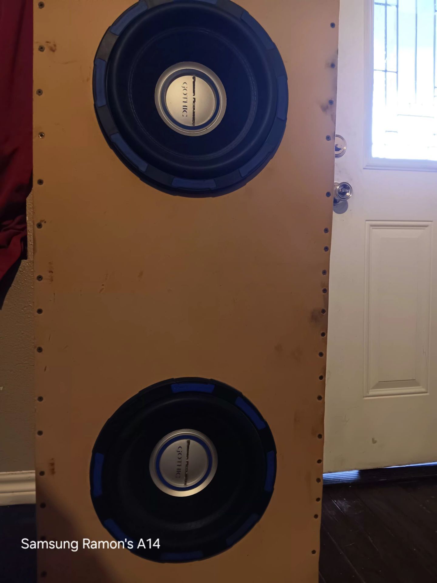 2 bocinas 12 " de 2500 watts cada una con tu y cajon