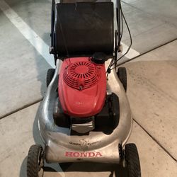 Honda Lawnmower Self Drive In Great Condition 