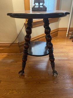 Antique Victorian Round Side Table with Claw Feet