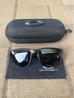 Oakley Holbrook Sunglasses Crystal Matte Black Frame Black Polar Prizm Iridium Polarized Lens w/ Case Cloth