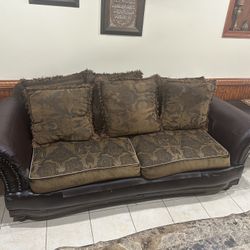 3 Sofas 