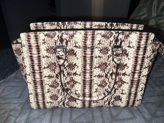 Michael Kors Selma Satchel Purse Brand New With Tags