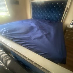 Bed Set  And  Dressers For Sale 