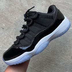 jordan 11 low space jam size 10        10.5         11