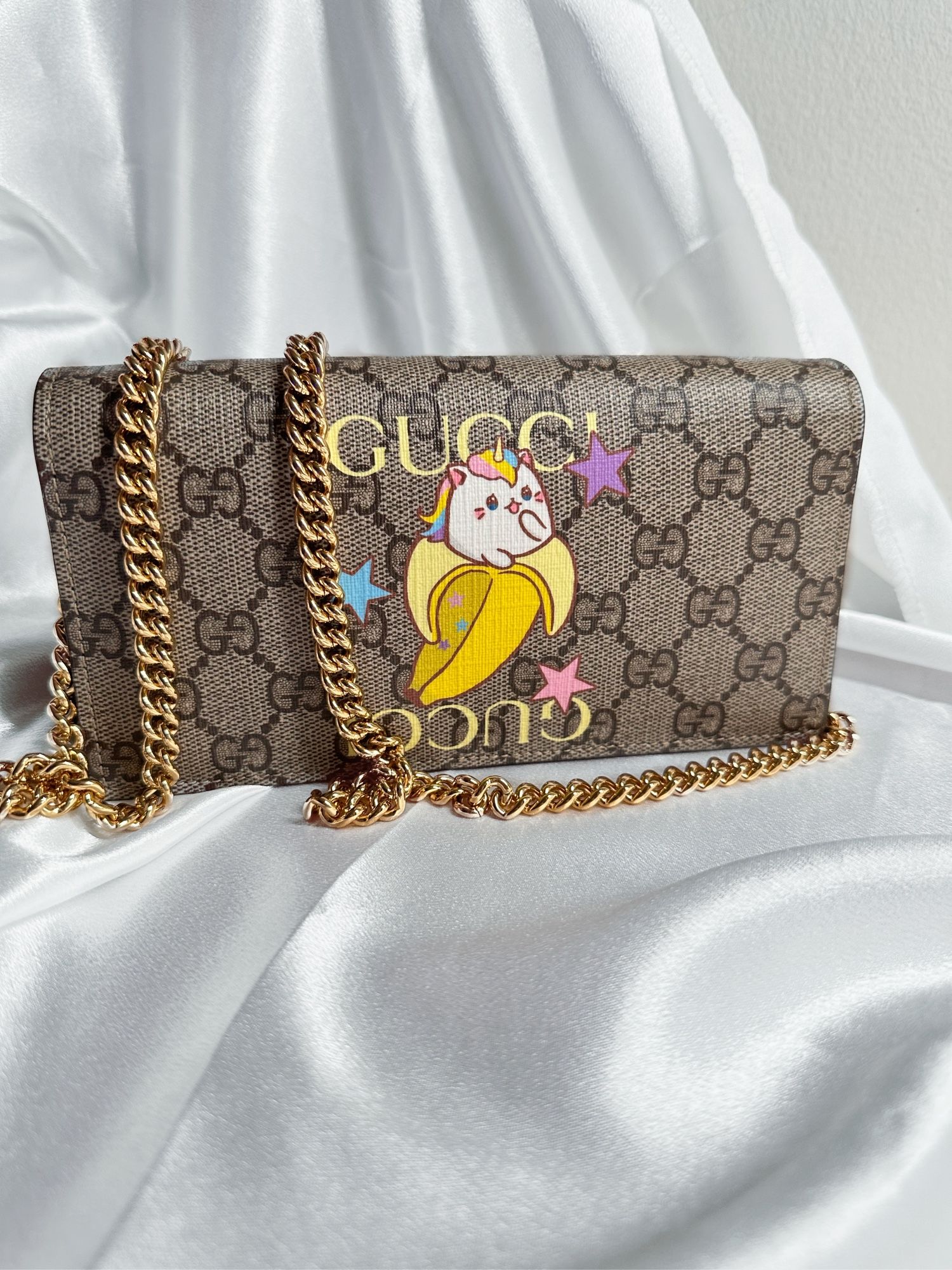 Gucci: bananya GG supreme bag
