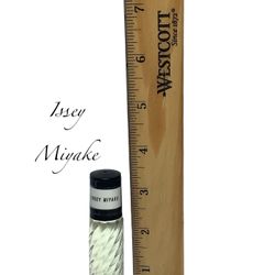 Issey Miyake (M) Thick & Concentrated Body Oil 1/3oz Glass Bottle w Rollerball